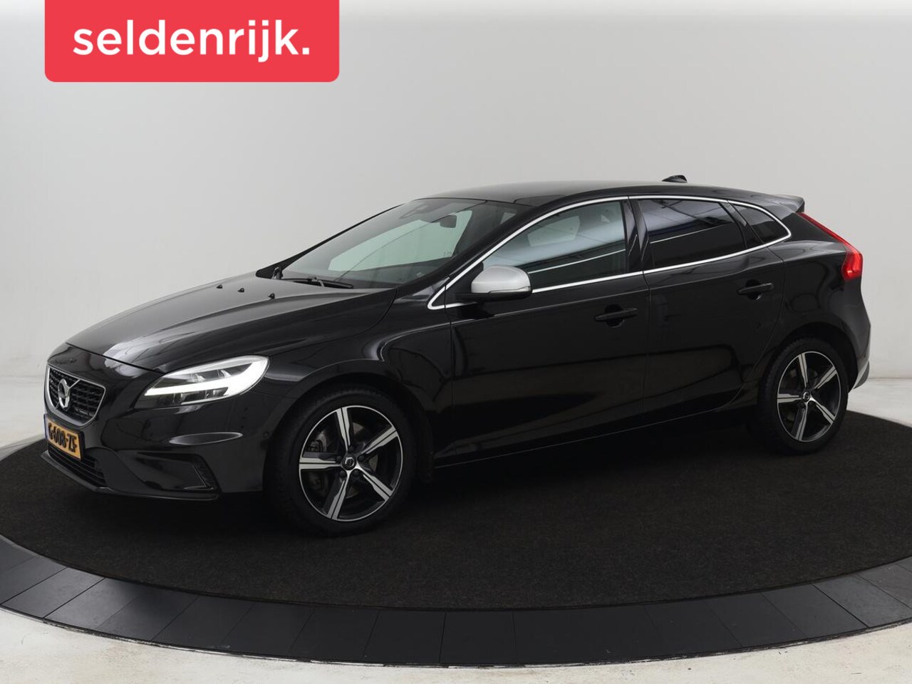 Volvo V40 - 1.5 T3 Polar+ Sport | Panoramadak | Stoelverwarming | Camera | Full LED | Navigatie | Park - AutoWereld.nl
