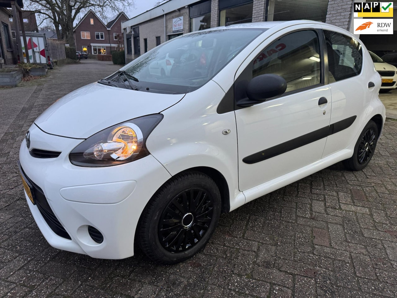 Toyota Aygo - 1.0 VVT-i Now AIRCO ORG 138810 KM NAP KLEINE BEURT GEHAD NW APK NW BANDEN - AutoWereld.nl