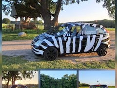 Opel Meriva - 1.6-16V Essentia "Zebra" gestickerd