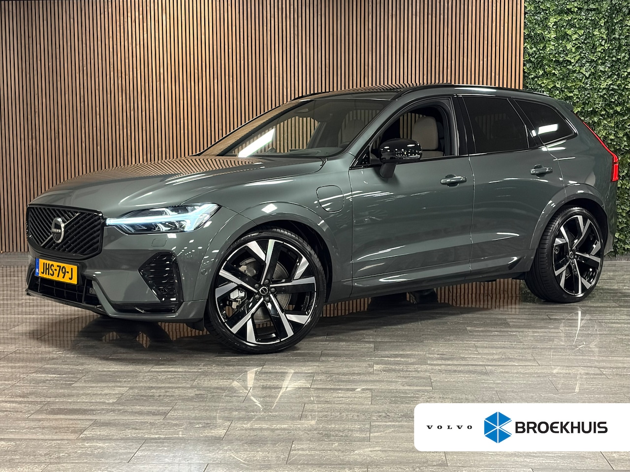 Volvo XC60 - T6 AWD Recharge Ultra Dark Vol! | Bowers & Wilkins | Luchtvering | 360° Camera | Head-Up D - AutoWereld.nl