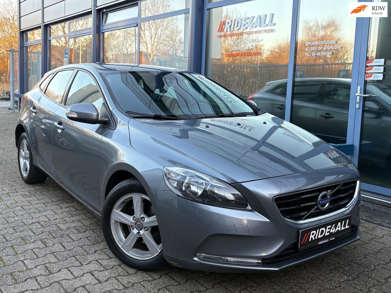 Volvo V40 - 1.6 D2 Momentum 1.6 D2 Momentum - AutoWereld.nl