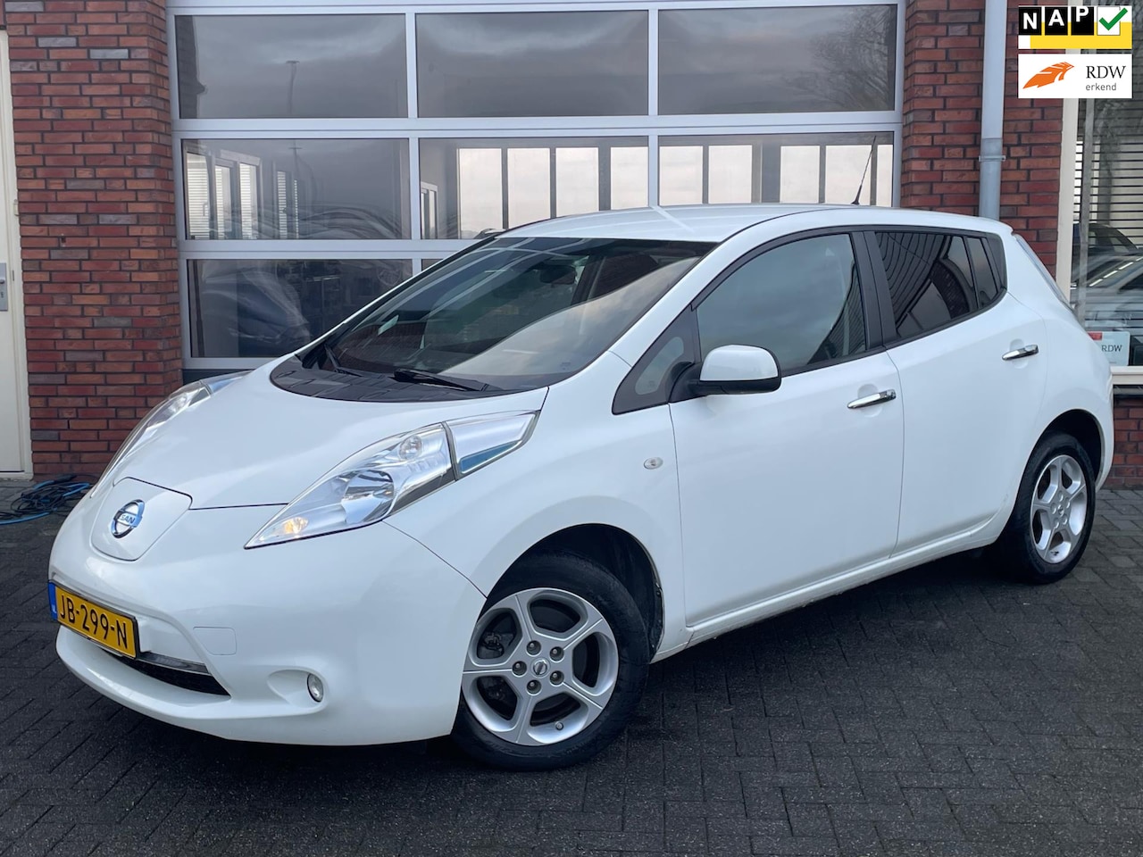 Nissan LEAF - Acenta 30 kWh | Camera | Cruise Control | Nieuwe Apk-keuring | Navigatie - AutoWereld.nl