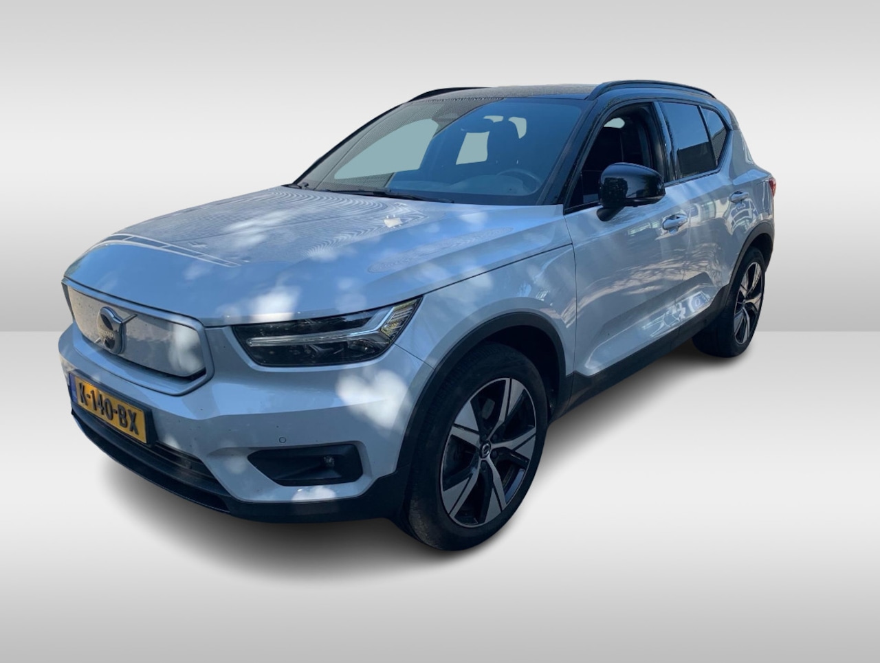 Volvo XC40 - Recharge P8 AWD R-Design / Trekhaak / Panoramadak / Camera / Keyless / Harman Kardon / 19' - AutoWereld.nl