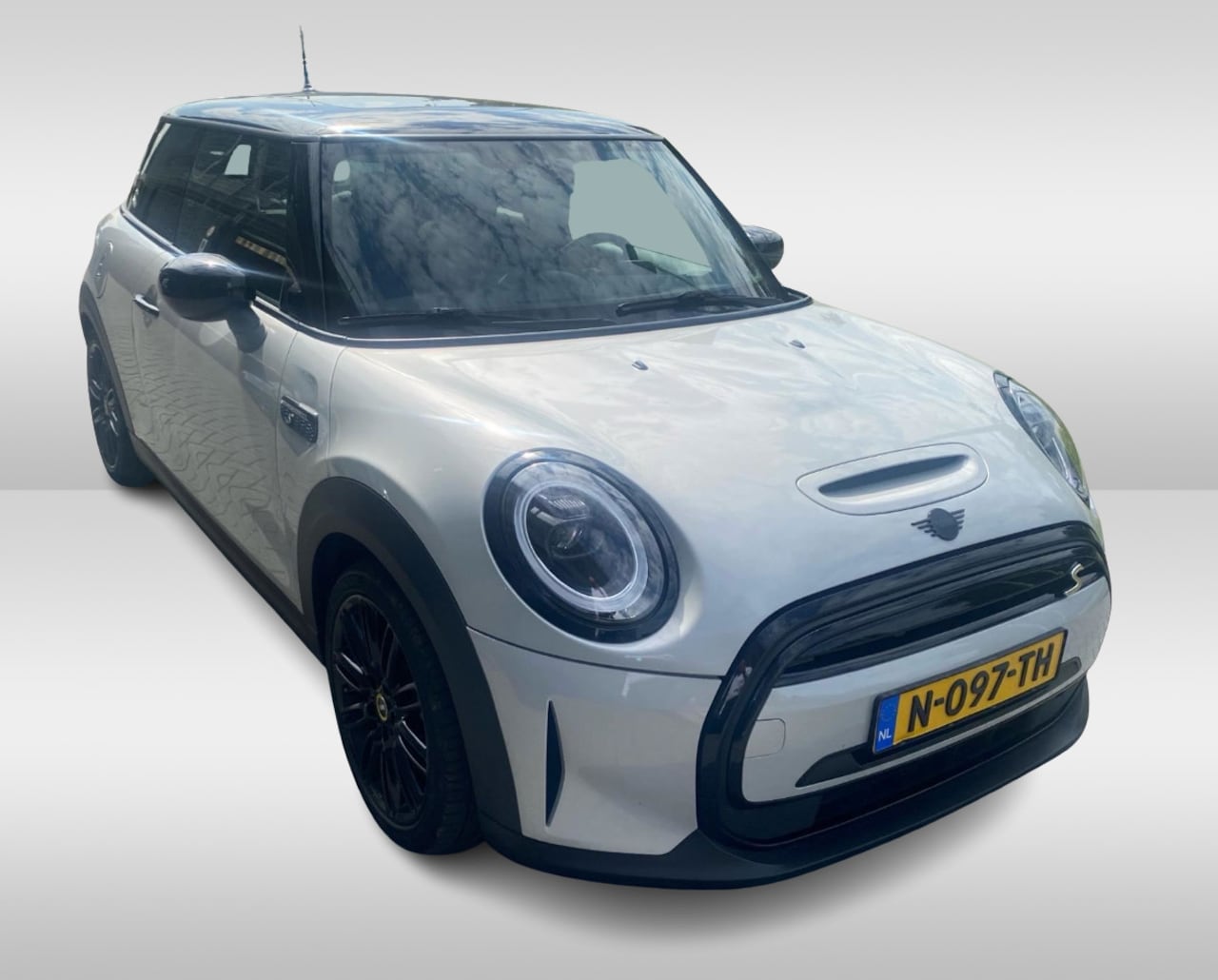 MINI Mini-Electric - Business Edition 33 kWh / Panoramadak / Leder / Keyless / 17'' / CarPlay / Navigatie / Stu - AutoWereld.nl