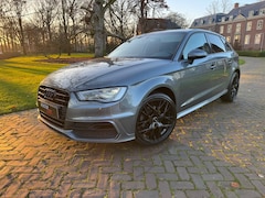 Audi A3 Sportback - 1.6 TDI Sport Lease Edition Audi A3 Sport Lease Edition S-Line Sportback handgeschakeld uit 2016 in het Grijs.