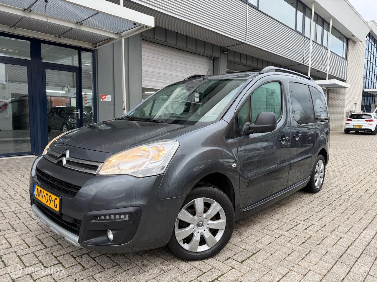 Citroën Berlingo - 1.2 Benzine Navi Camera 5 Zitplaatsen - AutoWereld.nl