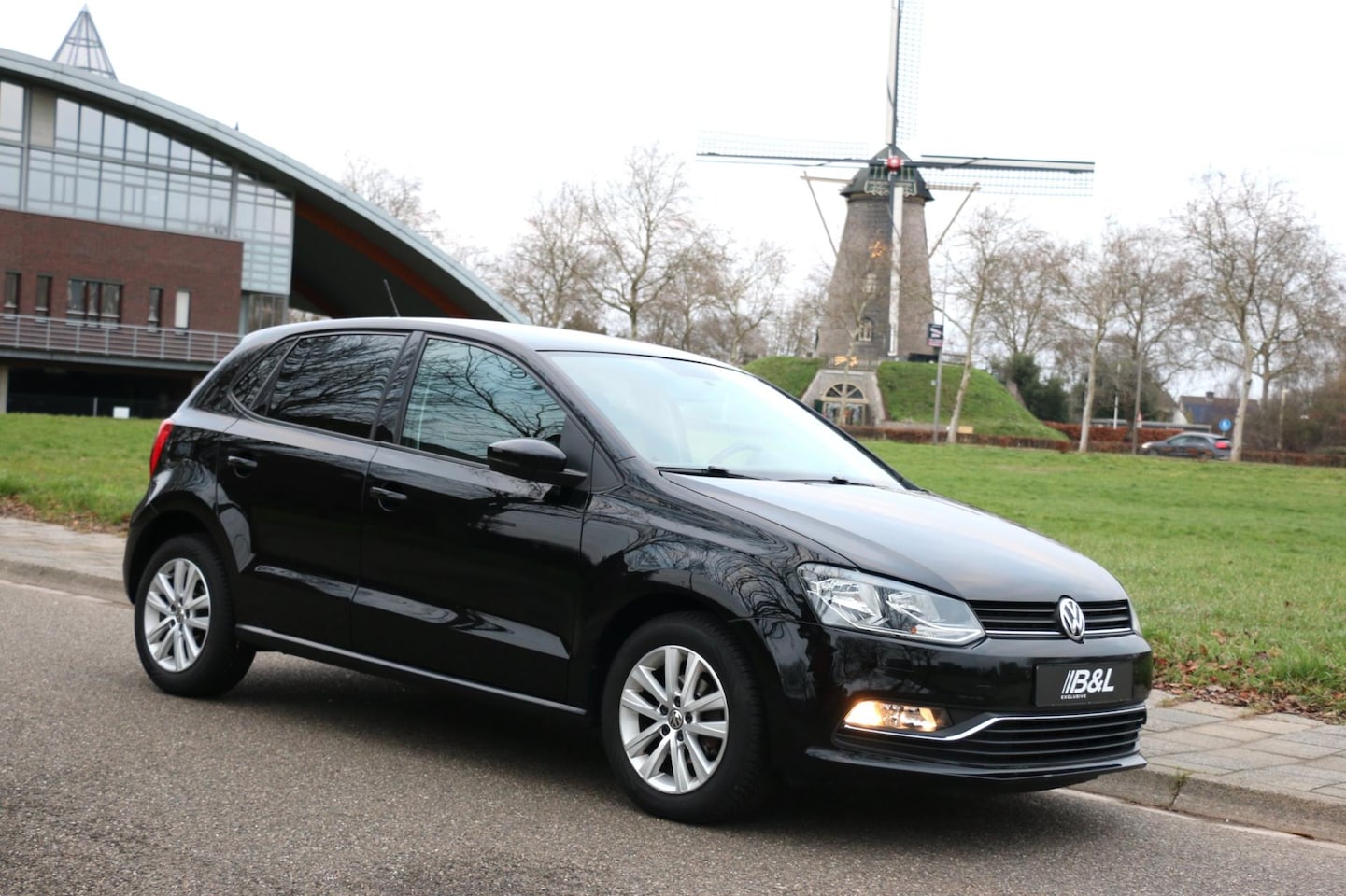 Volkswagen Polo - 1.2 TSI Highline BlueMotion 5-Deurs Parkeersensoren Stoelverwarming Airco Navigatie Cruise - AutoWereld.nl