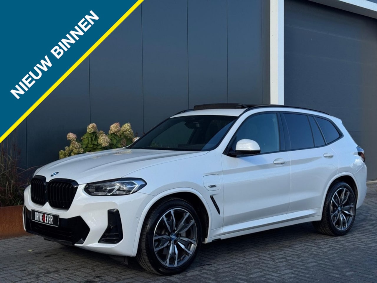 BMW X3 - xDrive30e M PACK M2023 PANO CLIMATE NAVI CAMERA SPORTVELGEN - AutoWereld.nl