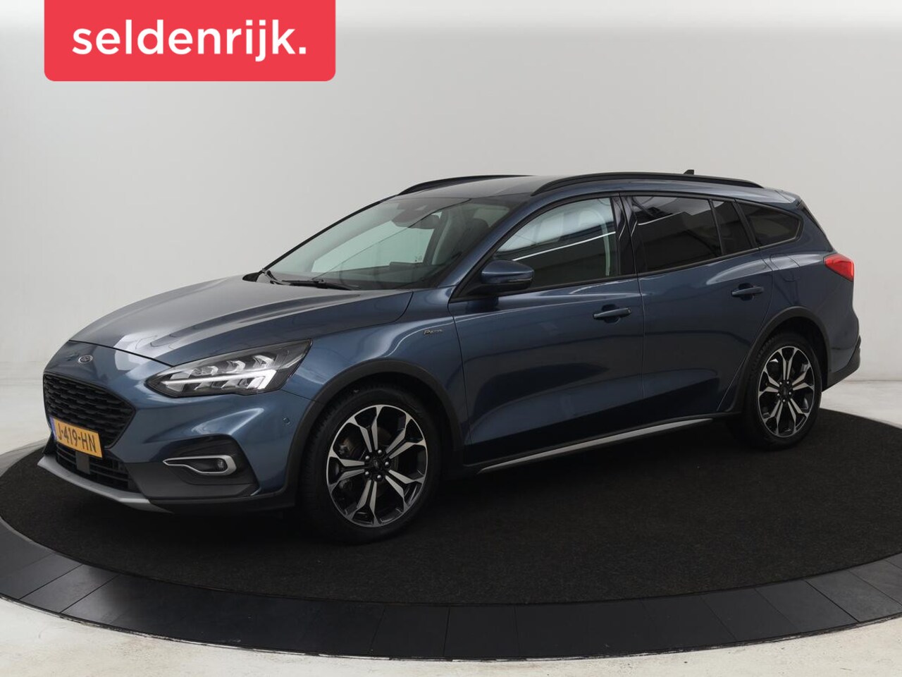 Ford Focus - 1.5 EcoBoost Active | Stoel & stuurverwarming | Trekhaak | Camera | Adaptive cruise | Carp - AutoWereld.nl