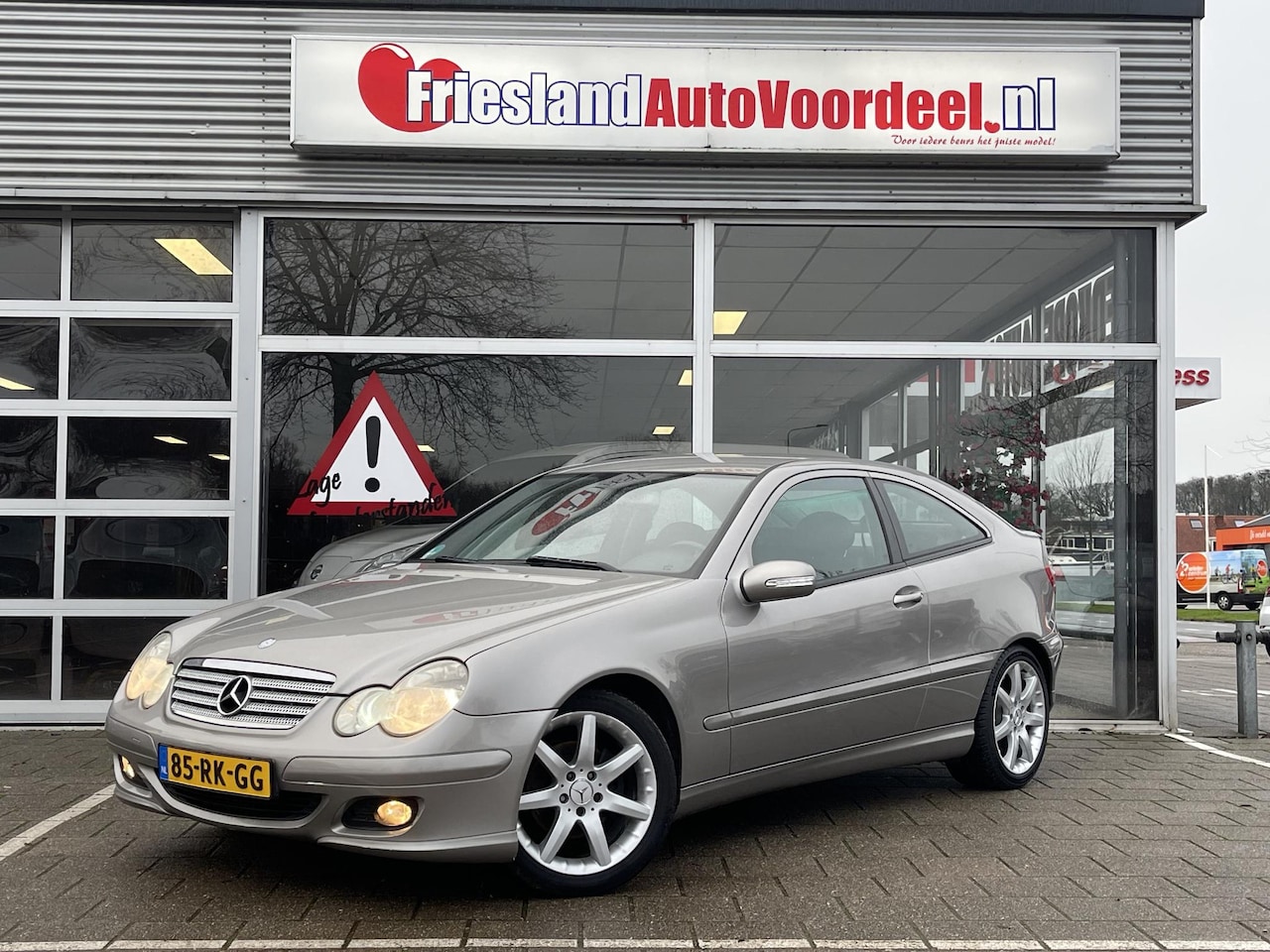 Mercedes-Benz C-klasse Sportcoupé - 180 K. /Cruise/Sport interieur/Navigatie/Achteruitrij camera/ 169.704 KM NAP/ - AutoWereld.nl
