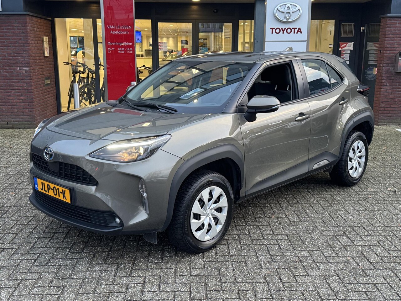 Toyota Yaris Cross - 1.5 Hybrid CAMERA AD-CRUISE APPLE/ANDROID EL-SPIEGELS 4S-BANDEN CLIMA LICHT/REGENSENSOR BL - AutoWereld.nl