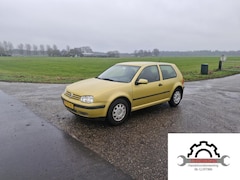 Volkswagen Golf - 1.6 Highline lage kilometerstand