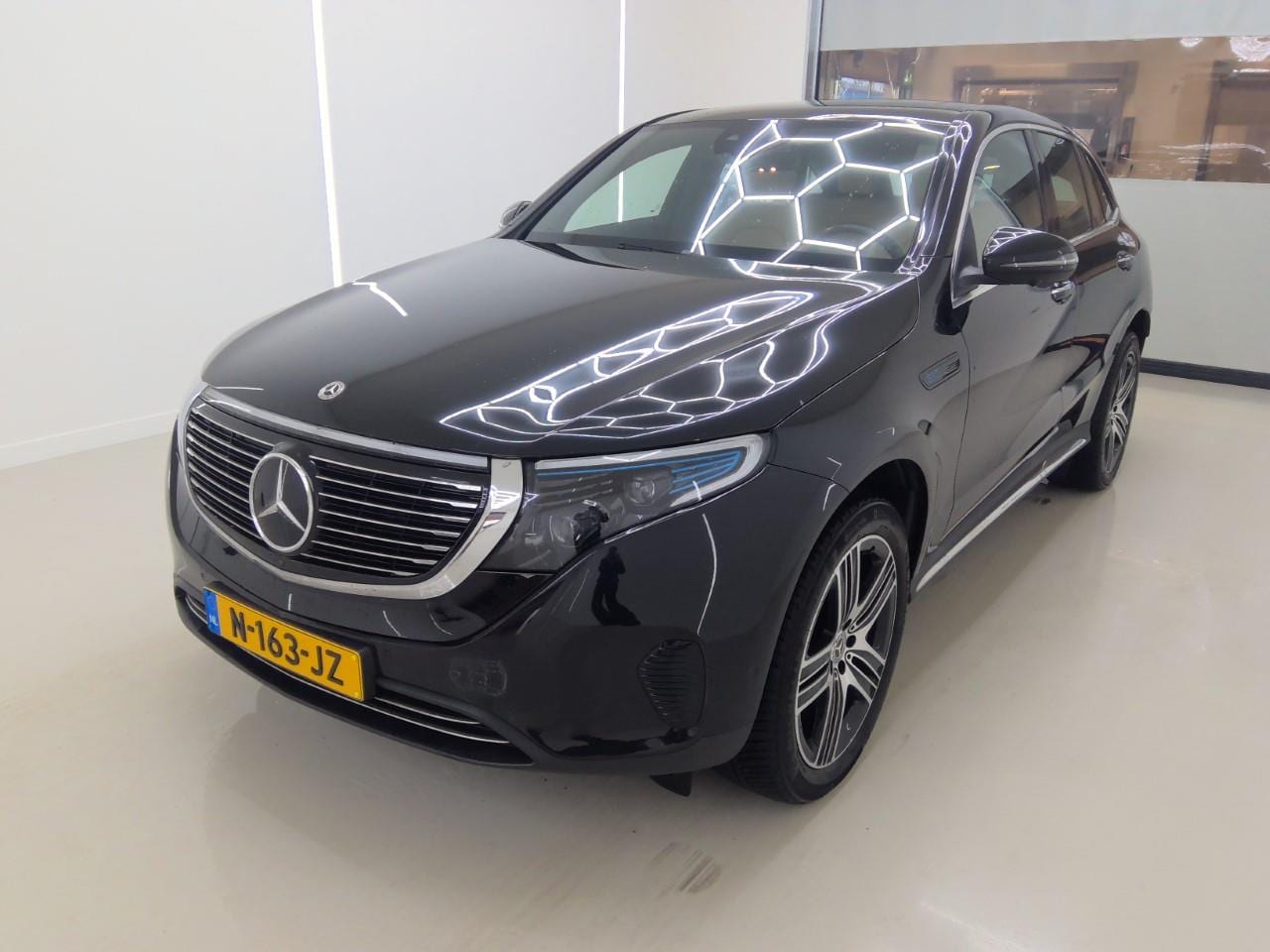 Mercedes-Benz EQC - 400 4MATIC 408pk Luxury [ TREKHAAK+PANO+20 INCH+STOELVERWARMING ] - AutoWereld.nl