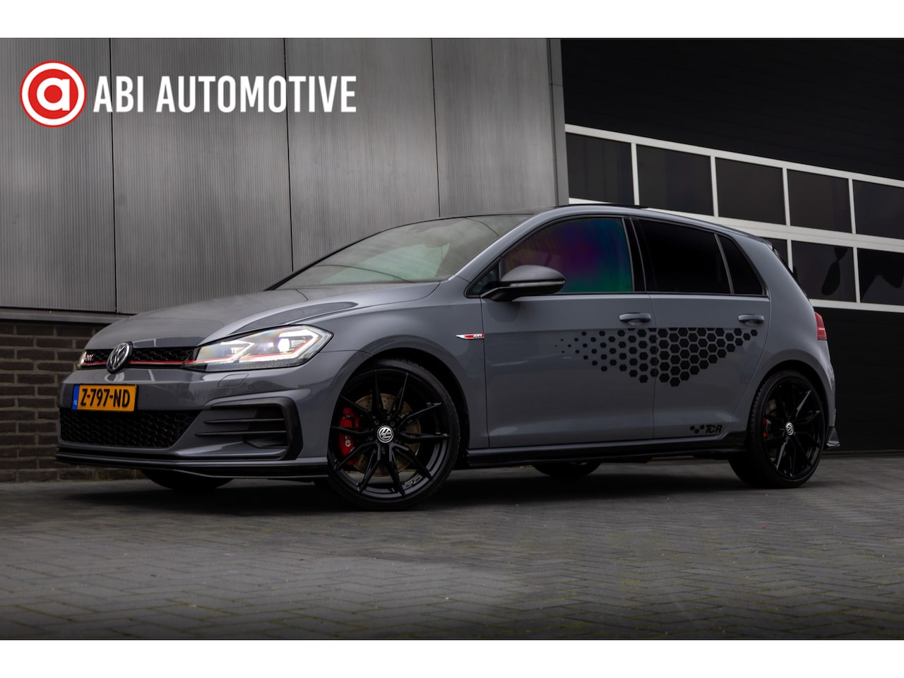 Volkswagen Golf - 2.0 TSI 290 pk GTI TCR / Akrapovic/ Pure-Grey/ Pano-dak/ Keyless/ Adap.Cruise/ Camera/ Spo - AutoWereld.nl