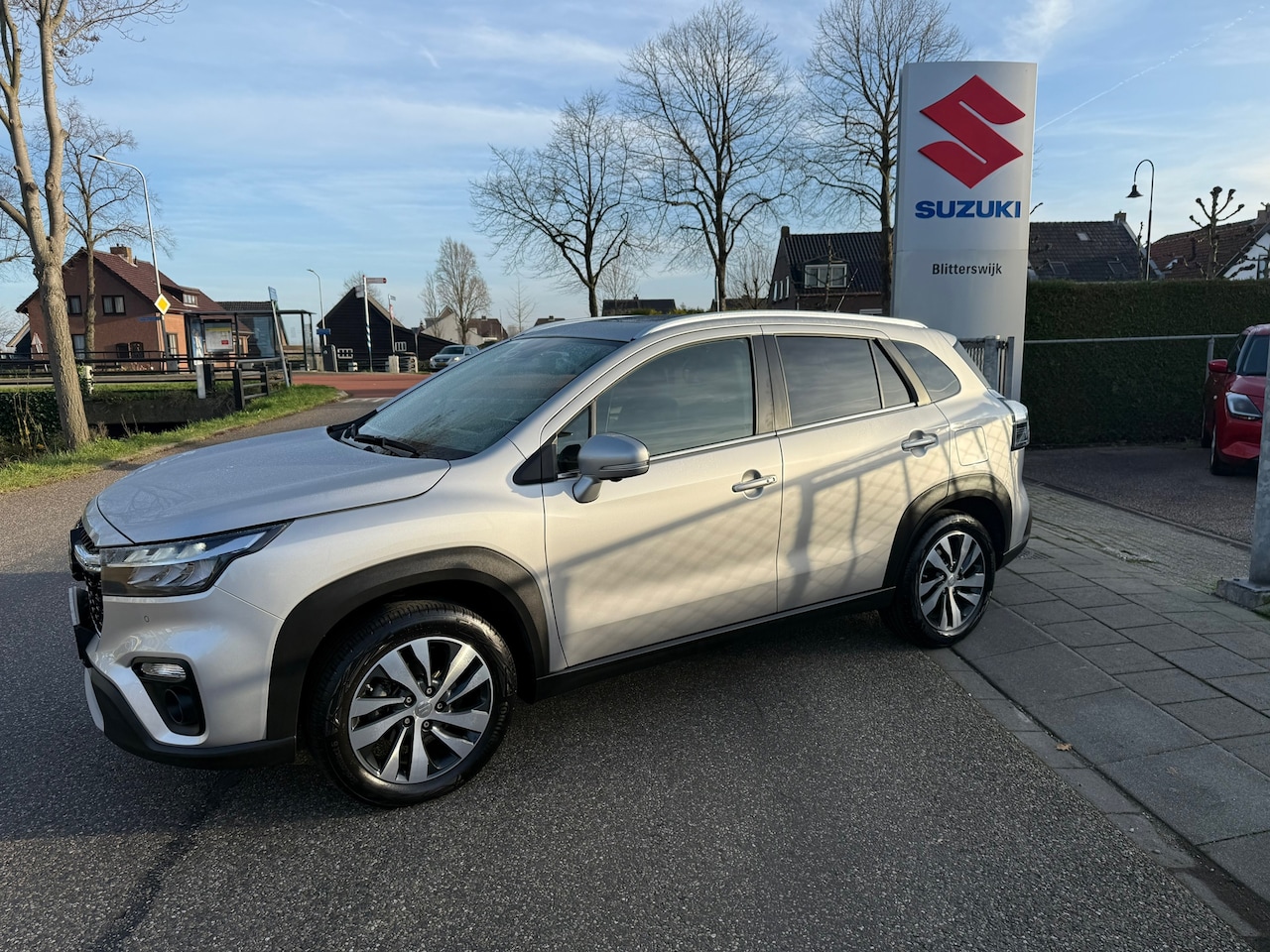 Suzuki S-Cross - 1.4 Boosterjet Style Smart Hybrid // 1500 kilo trekgewicht // PANO // Nieuwstaat // Snel t - AutoWereld.nl