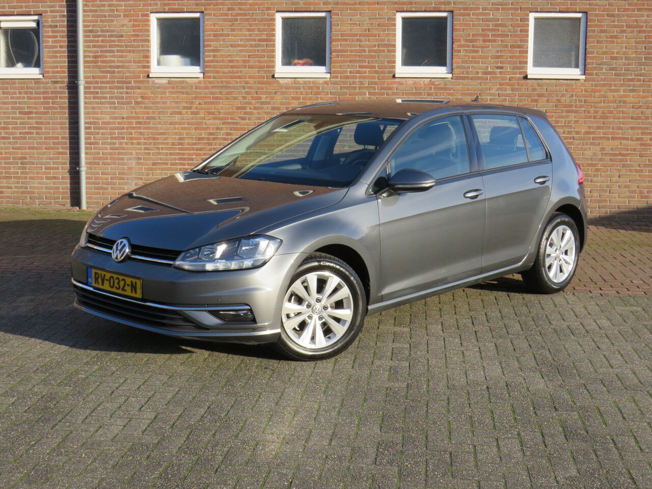 Volkswagen Golf - 1.0 TSI 110Pk Comfortline Business * Rijklaarprijs incl. garantie * Navigatie * Carplay An - AutoWereld.nl