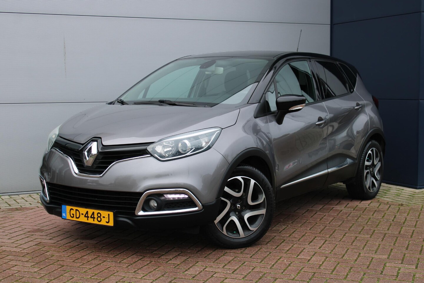 Renault Captur - 0.9 TCe Dynamique PARKEERHULP ACHTER+CAMERA - NAVIGATIE - RESERVEWIEL - AutoWereld.nl