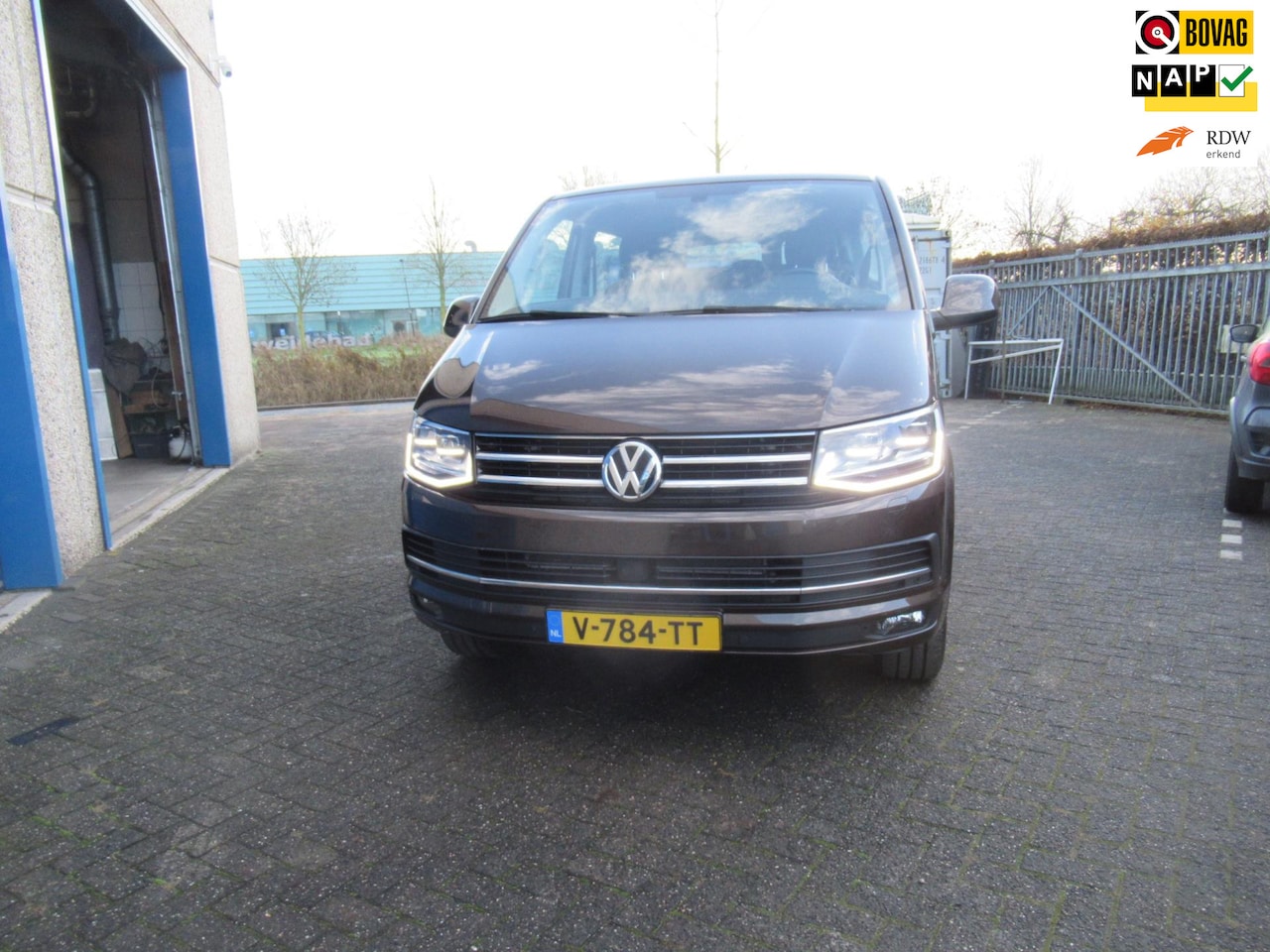 Volkswagen Transporter - 2.0 TDI L1H2 Highline Dub. cabine Chesnut Brown - AutoWereld.nl