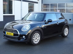 MINI Cooper - 1.5 Business Automatische airco, navigatie, cruise controle, parkeersensoren, licht metale