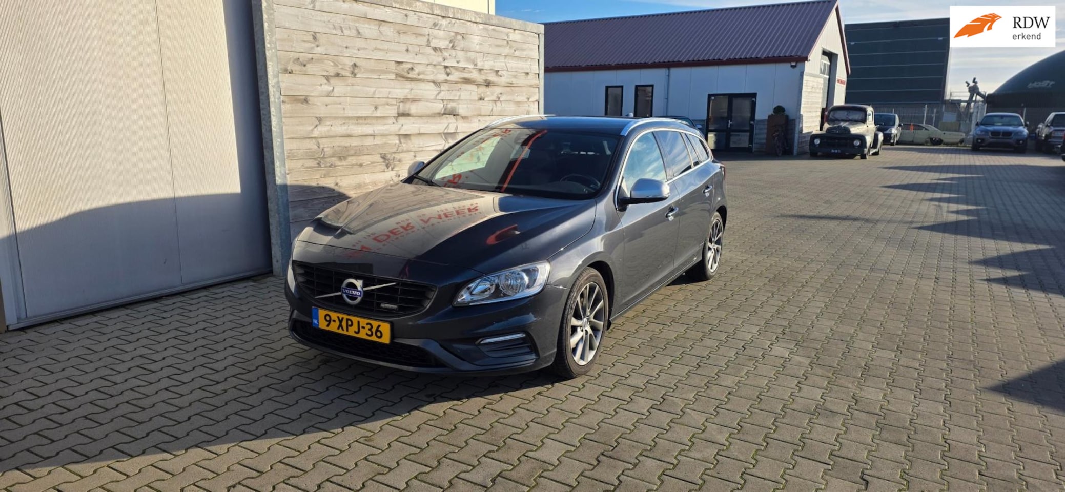 Volvo V60 - 2.0 D4 R-Design 2.0 D4 R-Design - AutoWereld.nl