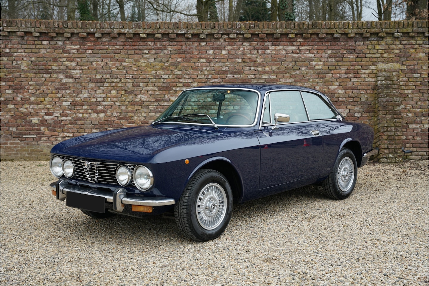 Alfa Romeo GTV - 2000 Bertone Converted to Twin Webers, Finished in Blu Ollandese over Beige, Stunning cond - AutoWereld.nl