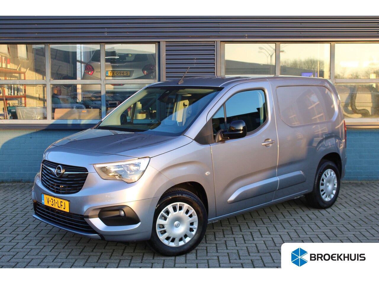 Opel Combo-e - 50kWh NAVI | TREKHAAK | BETIMMERING LAADRUIMTE | CARPLAY - AutoWereld.nl