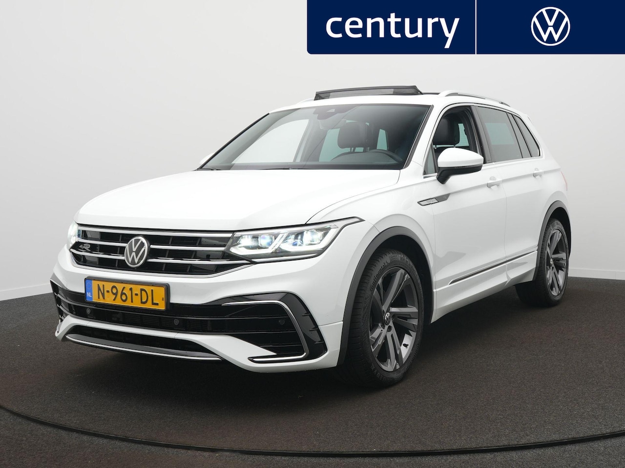 Volkswagen Tiguan - 1.5 TSI R-Line Business+ | Panoramadak | Camera | Matrix LED - AutoWereld.nl