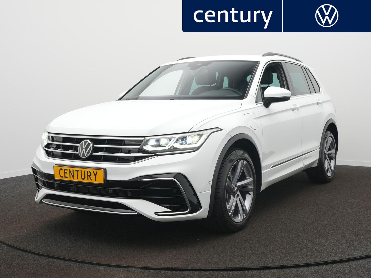 Volkswagen Tiguan - 1.4 TSI eHybrid R-Line Business Automaat - Stoelverwarming - Navigatie - Side assist - AutoWereld.nl