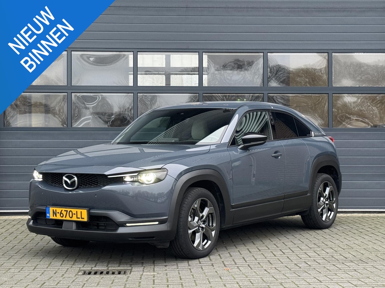Mazda MX-30 - E-SKYACTIV 145 ADVANTAGE 36 KWH I SCHUIFDAK I 95% SOH I P-CAMERA I CLIMATE CONTROL I STOEL - AutoWereld.nl