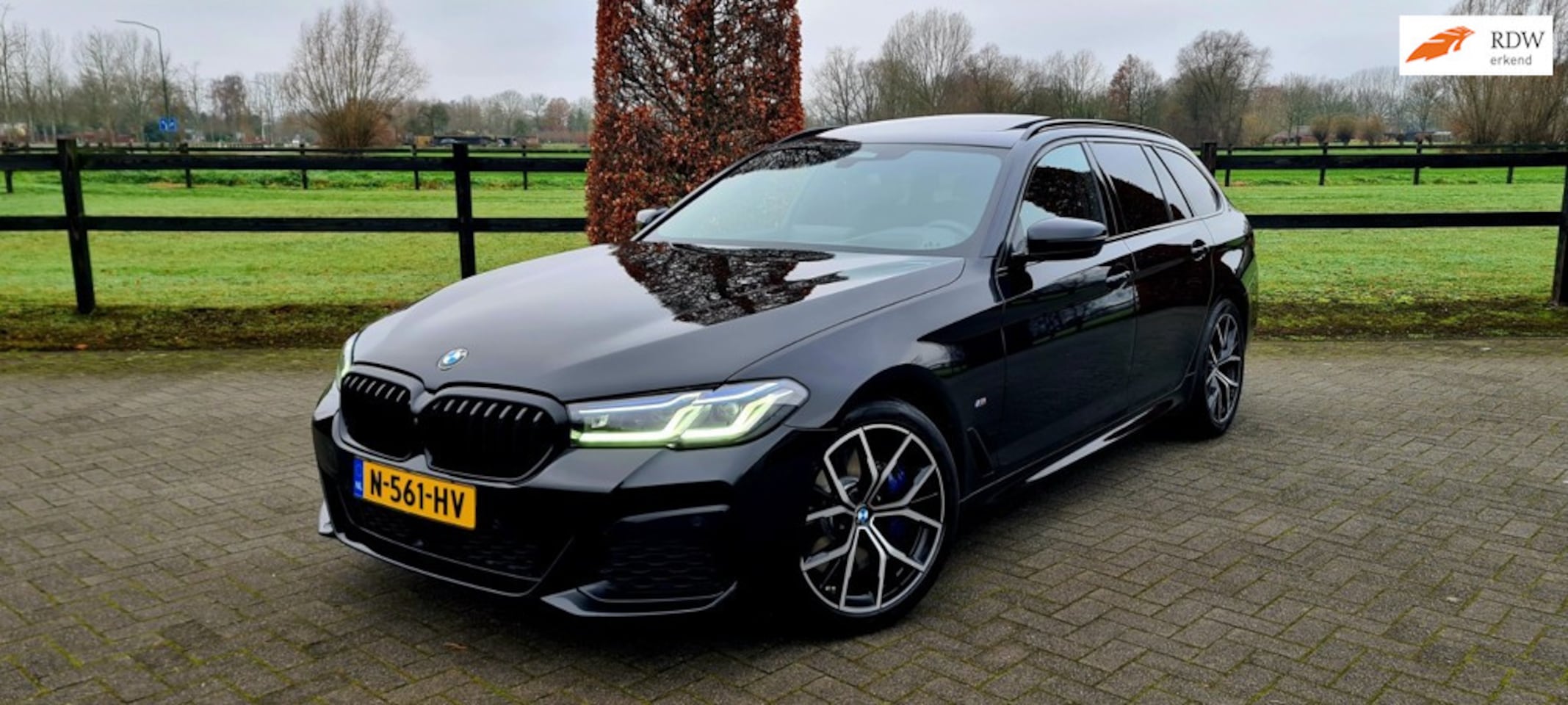 BMW 5-serie Touring - 530d High Executive M sport High Executive Pano Trekhaak - AutoWereld.nl