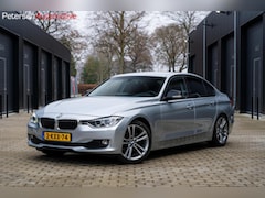 BMW 3-serie - 320i High Executive *Carplay* Leder* NAP* Navi