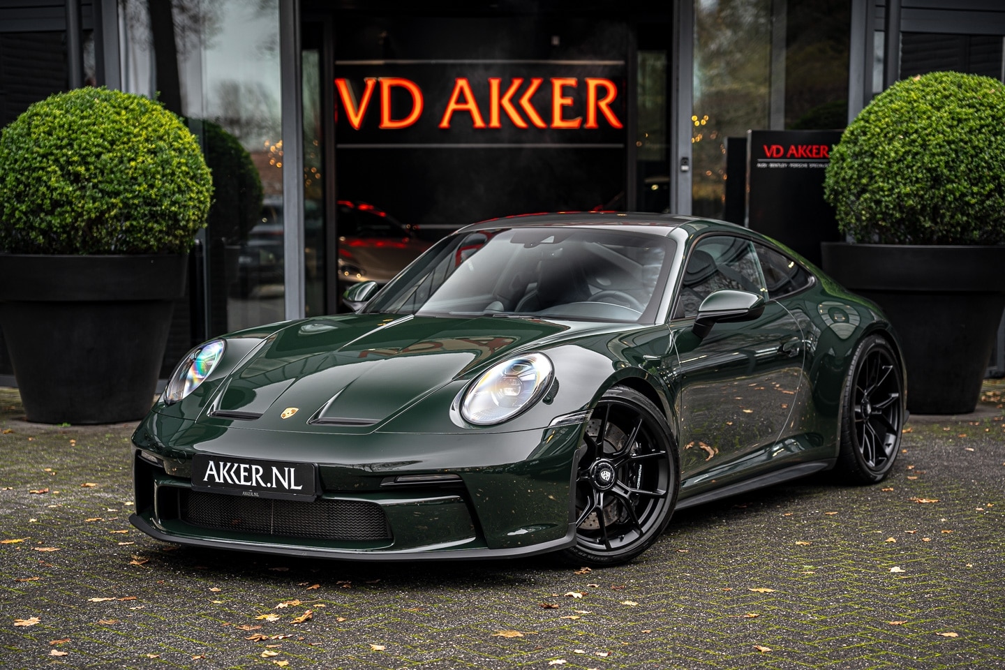 Porsche 911 - 992 GT3 Touring | PTS Brewster Green | PPF Front | Carbon Dak | Touring Pakket Zwart - AutoWereld.nl
