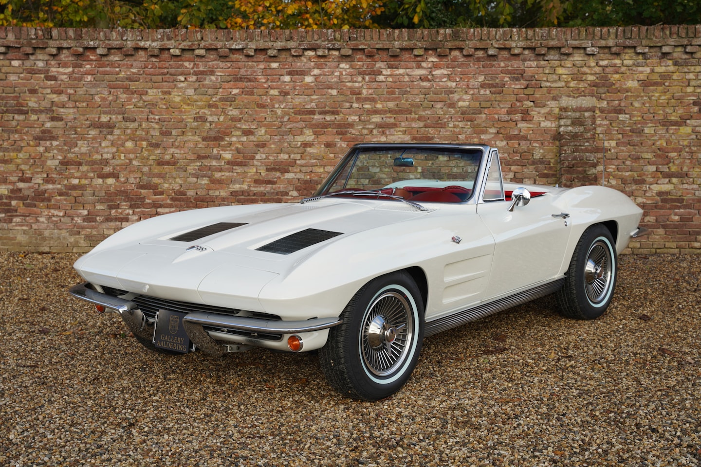 Corvette C2 - Sting Ray Convertible "No. 1987 built" From the first batch of 2000 manufactured at the fa - AutoWereld.nl