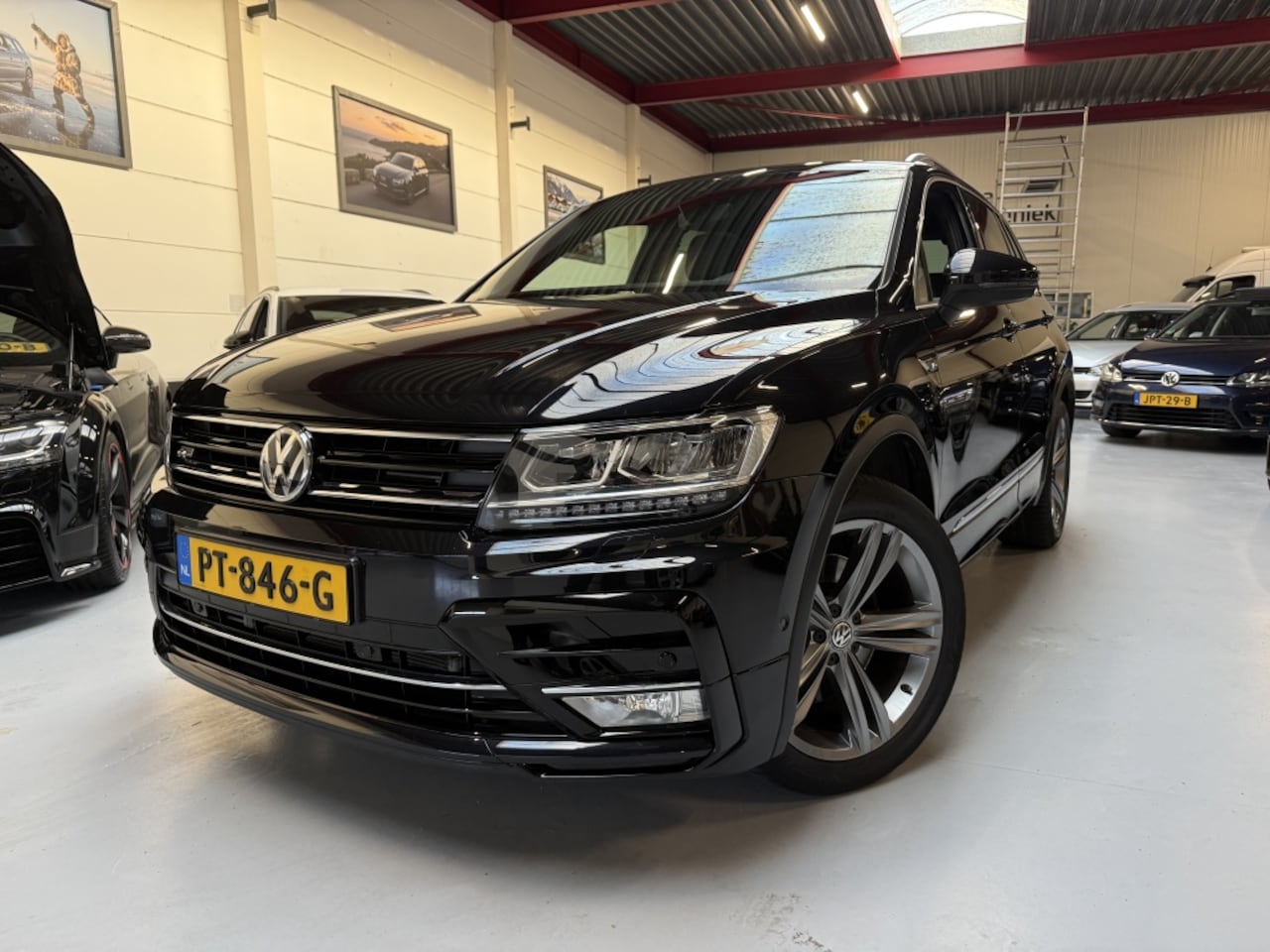 Volkswagen Tiguan - 2.0 TSI 4Motion | 2x R-line | Pano | virtual - AutoWereld.nl