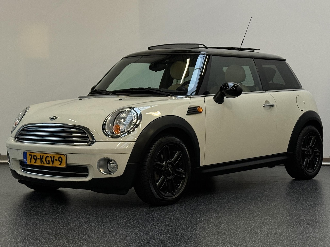 MINI Cooper - Mini 1.6 Business Line Schuifdak | Leer | NL Auto | Stoelverwarming - AutoWereld.nl