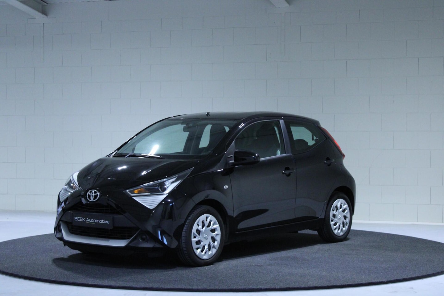 Toyota Aygo - 1.0 VVT-i x-joy | Parkeercamera | Apple CarPlay - AutoWereld.nl