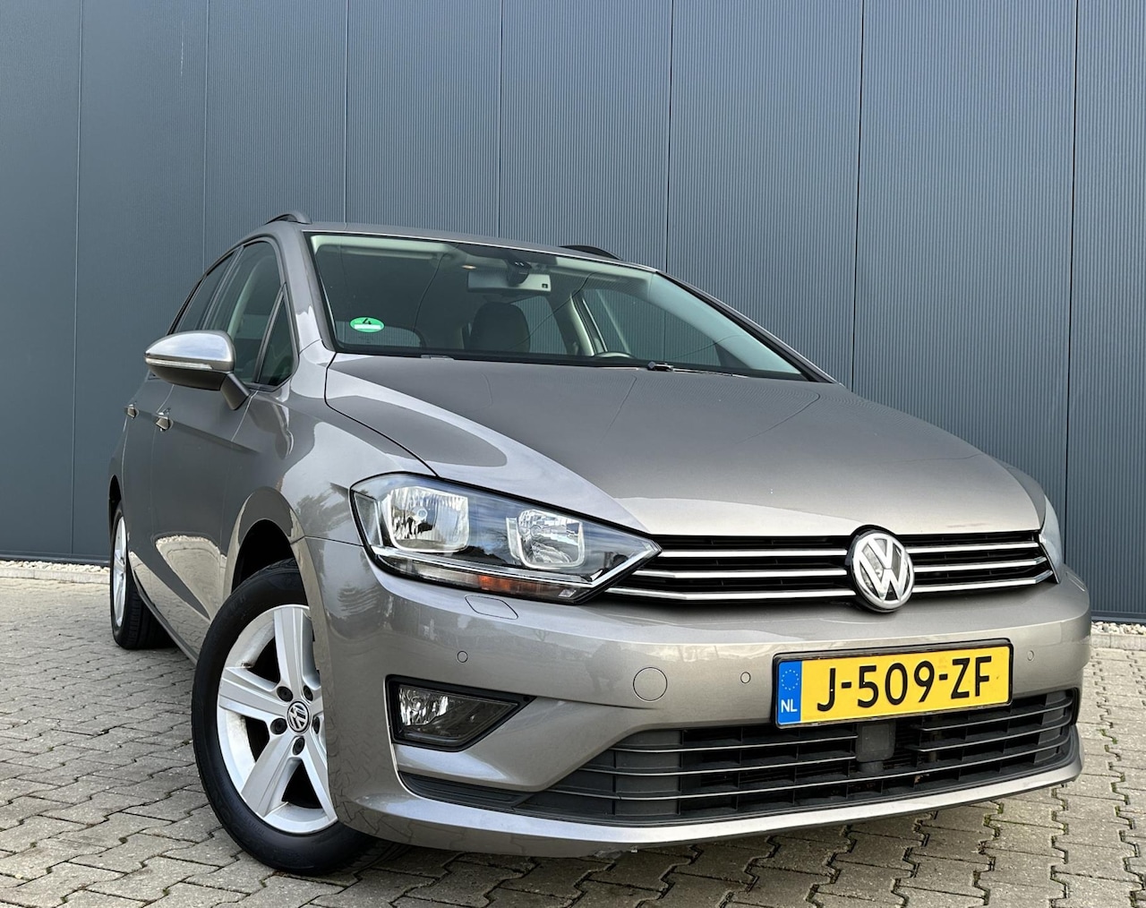 Volkswagen Golf Sportsvan - 1.2 TSI 110PK Highline Automaat - AutoWereld.nl