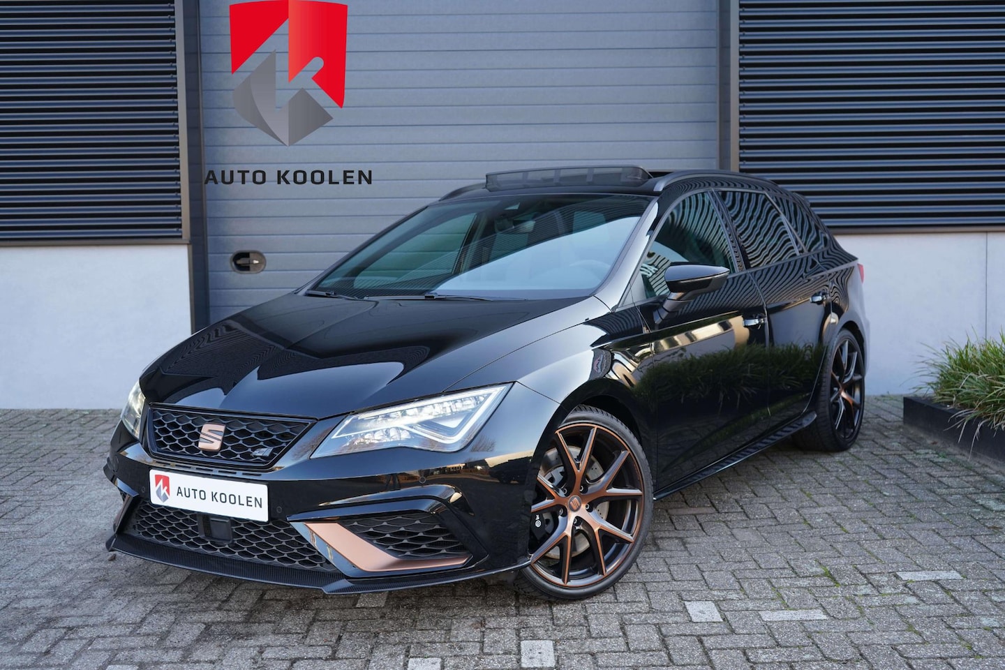 SEAT Leon ST - 2.0 TSI 4DRIVE CUPRA R Brembo/Camera/Pano/Carbon - AutoWereld.nl