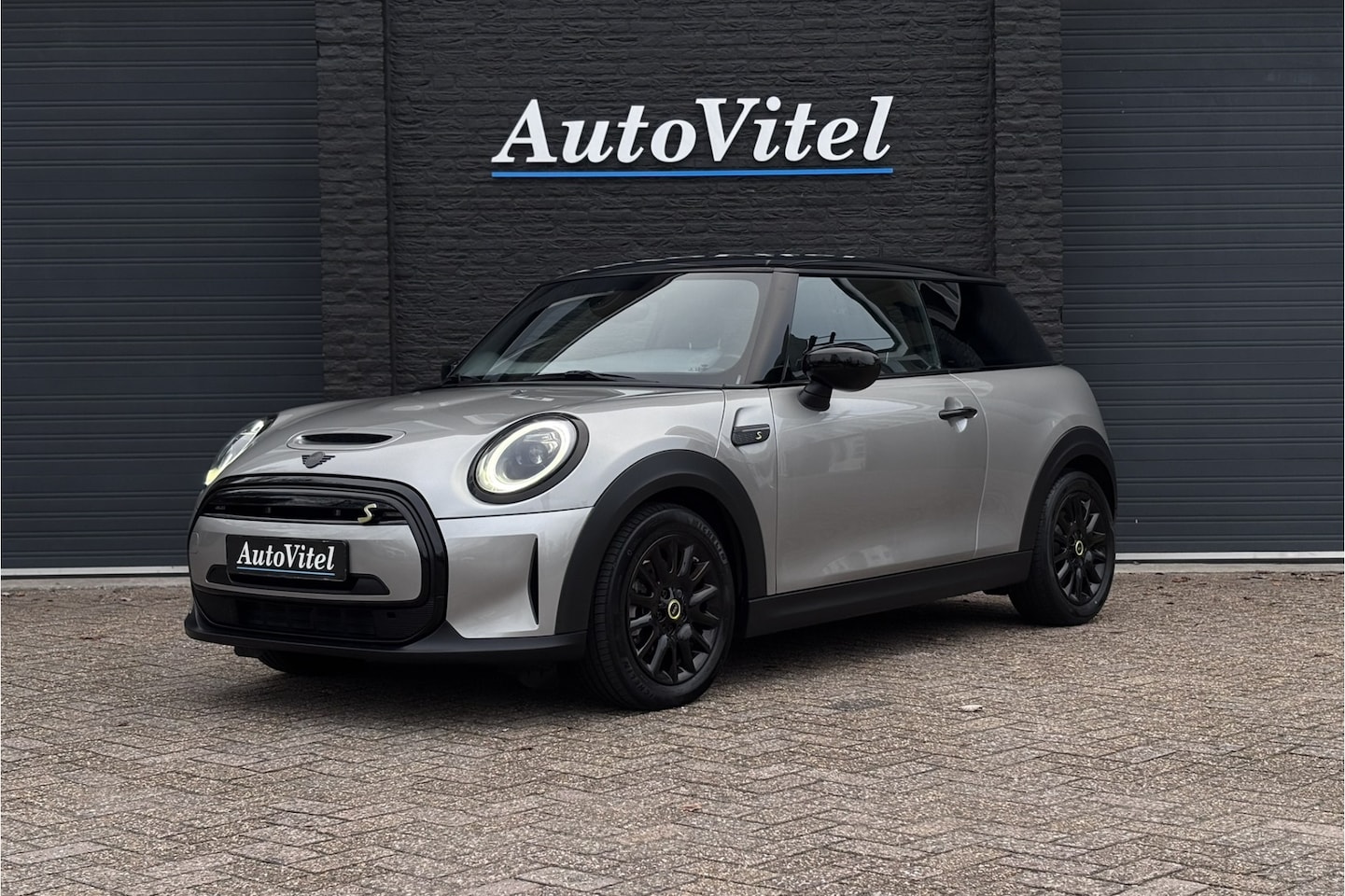 MINI Mini-Electric - Cooper SE 33 kWh | Camera | Sportleder | Comfort Access | Stoelverwarming | LED - AutoWereld.nl