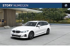 BMW 3-serie Touring - 330e Automaat / Trekhaak / Achteruitrijcamera / Live Cockpit Plus / Stoelverwarming
