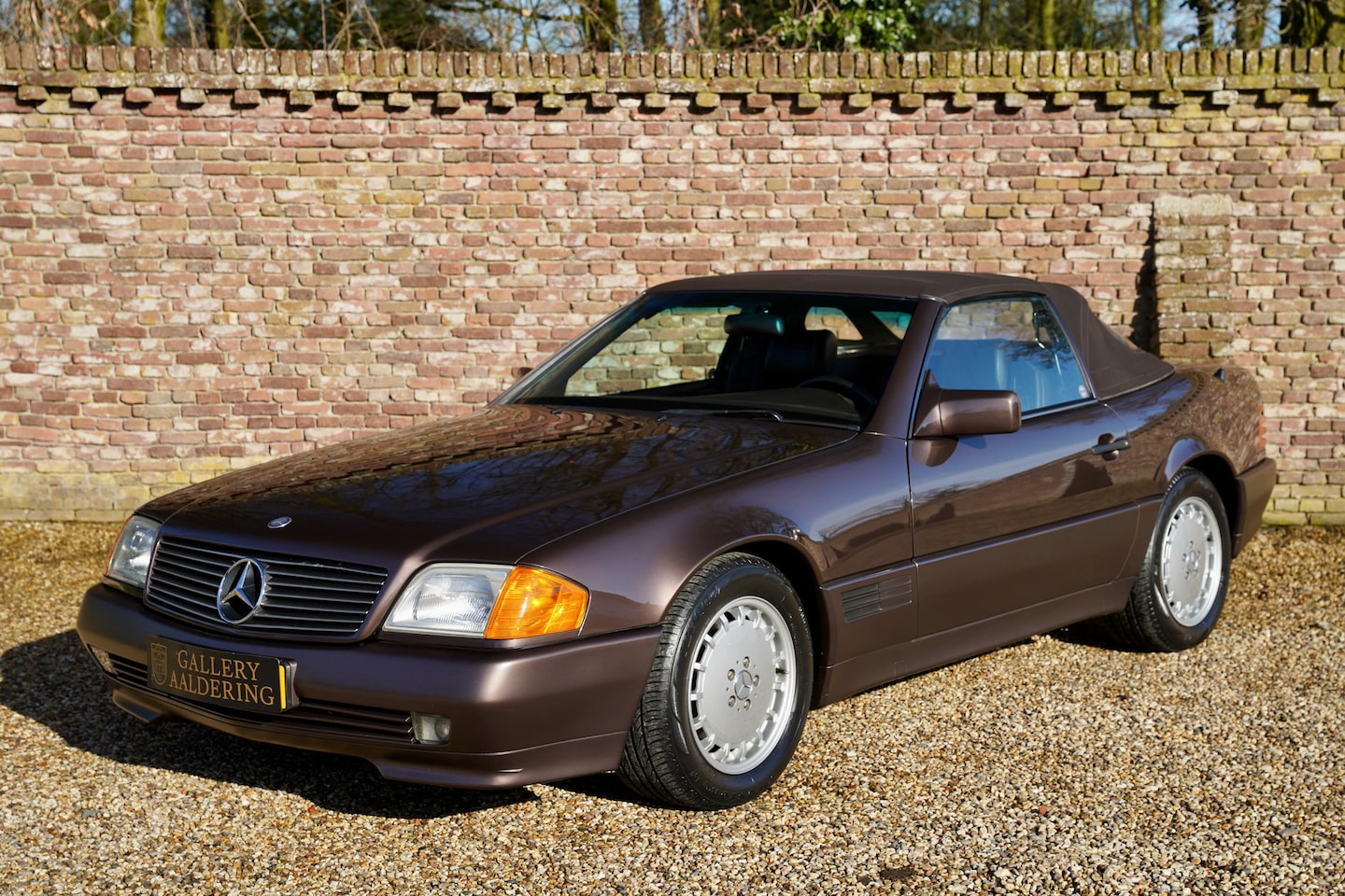 Mercedes-Benz SL-klasse Cabrio - 300 "Brown over brown" Elegant "Nutria Brown over Brazil" all-leather — Timeless and sophi - AutoWereld.nl