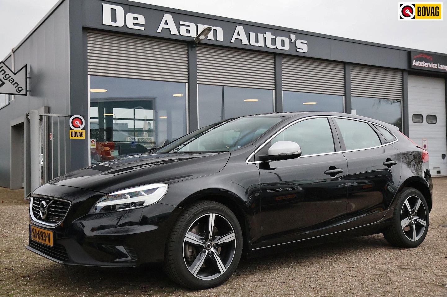 Volvo V40 - 2.0 T4 Business Sport R-Design trekhaak Navi Nap - AutoWereld.nl