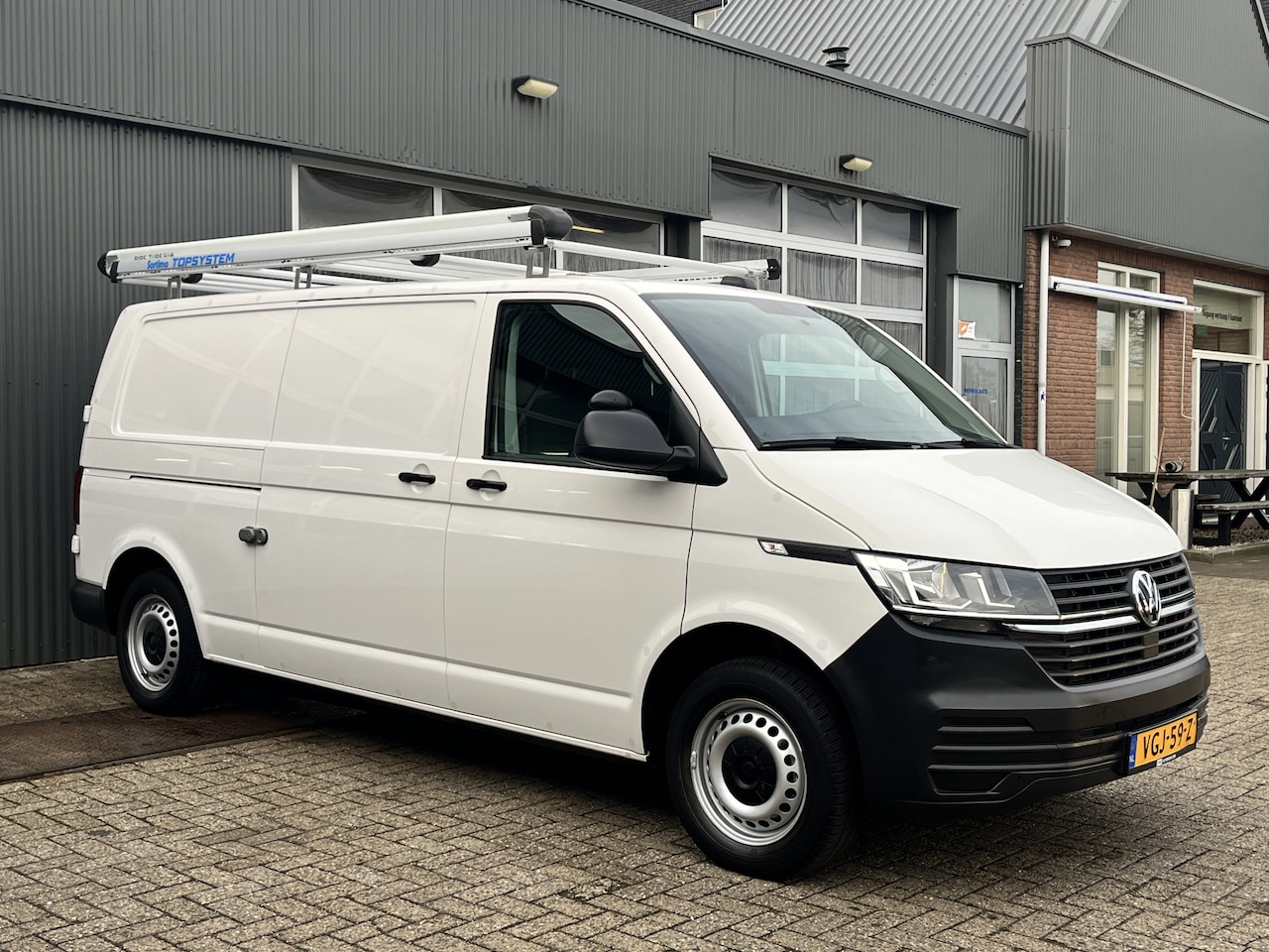 Volkswagen Transporter - 2.0 TDI L2H1 Sortimo Kastinrichting Airco Cruise controle Trekhaak 2200kg trekgewicht Impe - AutoWereld.nl