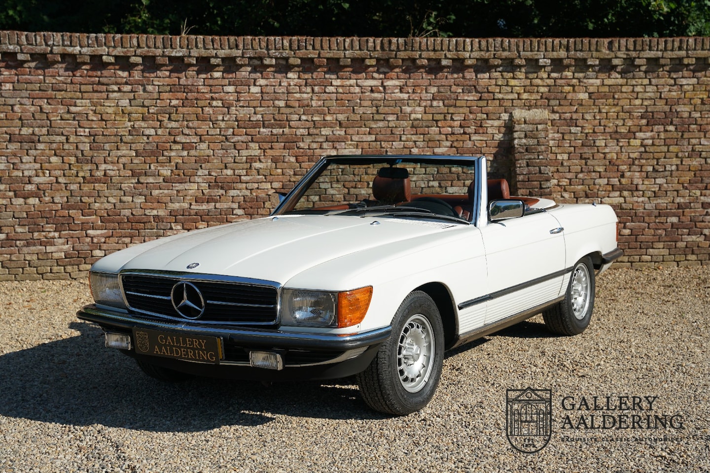 Mercedes-Benz SL-klasse Cabrio - 380 "41.000 kms" Delivered new in Germany, Just 41000 kilometers in 43 years, Livery in "C - AutoWereld.nl
