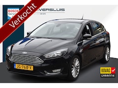 Ford Focus - 1.0 Titanium 1e Eigenaar | Navigatie | Trekhaak | 100% Onderhouden | 12 mnd BOVAG garantie