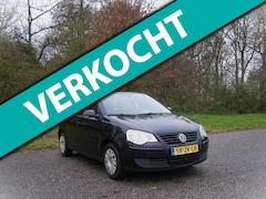 Volkswagen Polo - 1.4-16V Optive . 5 Drs. Airco . Elec ramen en spiegels . Trekhaak . enz