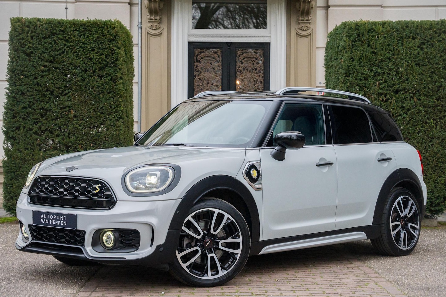 MINI Countryman - Mini 2.0 Cooper S E ALL4 John Cooper Works PANO | H&K | ADAPTIVE | CAMERA | HEAD UP | FULL - AutoWereld.nl