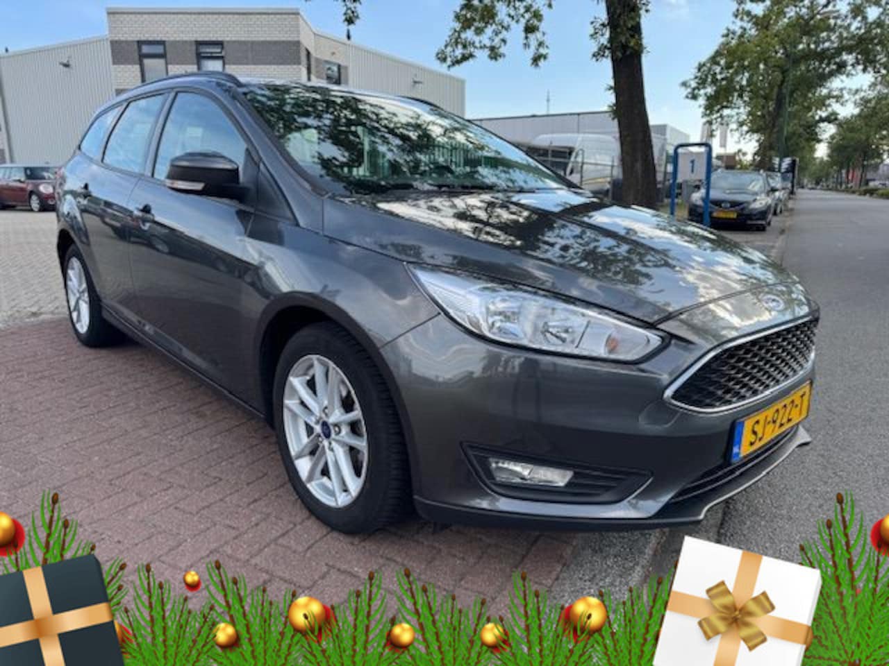 Ford Focus Wagon - 1.0 Lease Edition Airco/ECC,Cruisecontrol,Navigatie - AutoWereld.nl