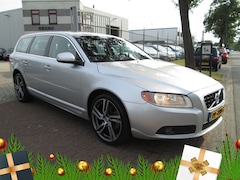 Volvo V70 - 2.0 T5 Kinetic Automaat 103.000km Airco/ECC, Leder