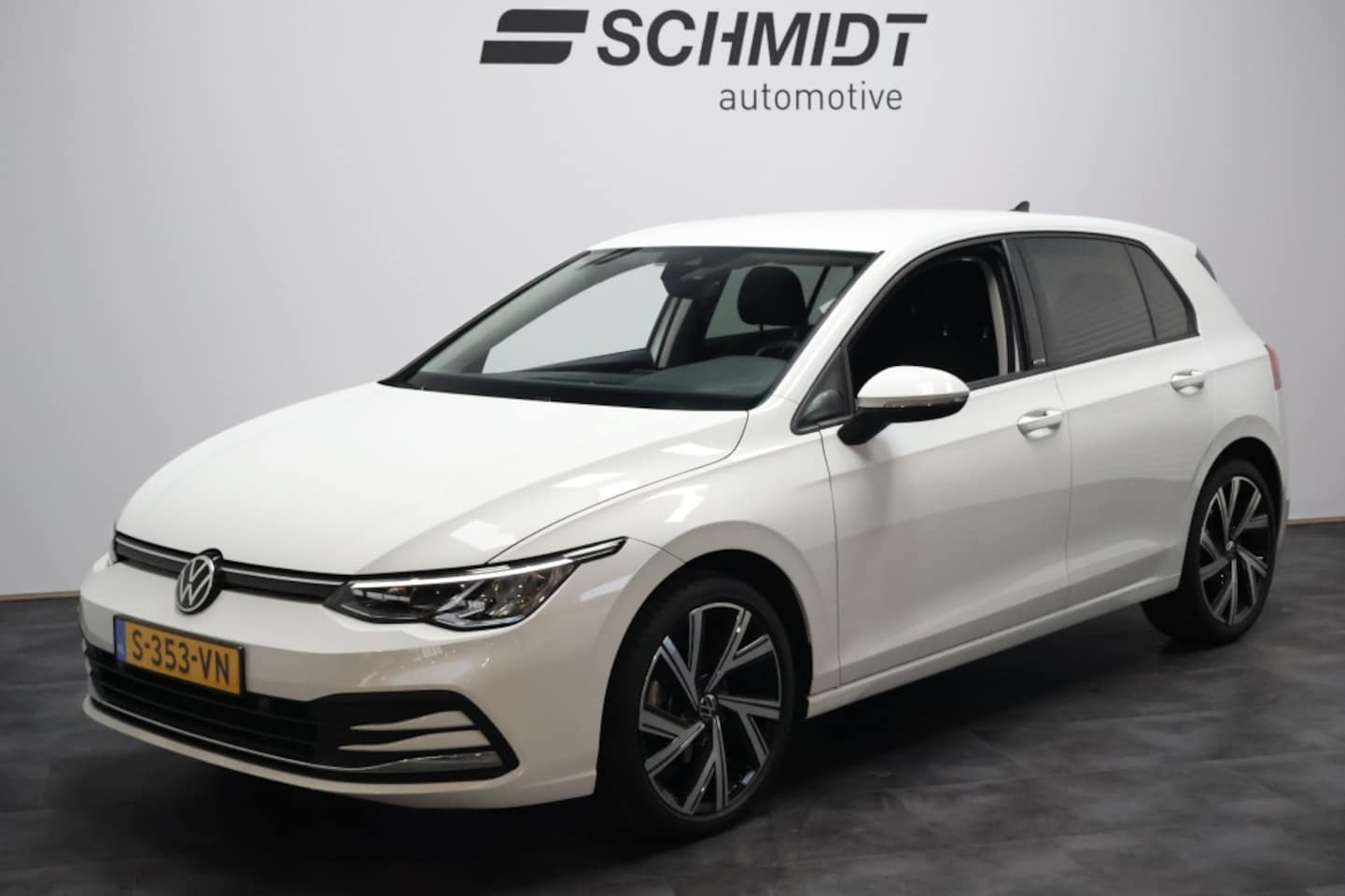 Volkswagen Golf - 1.5 eTSI Style Automaat | LED | Navigatie | Sfeerverlichting - AutoWereld.nl